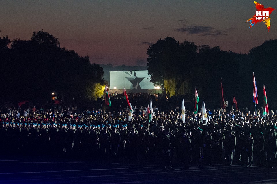 На площади Церемониалов собрались несколько тысяч человек. Фото: Оксана БРОВАЧ