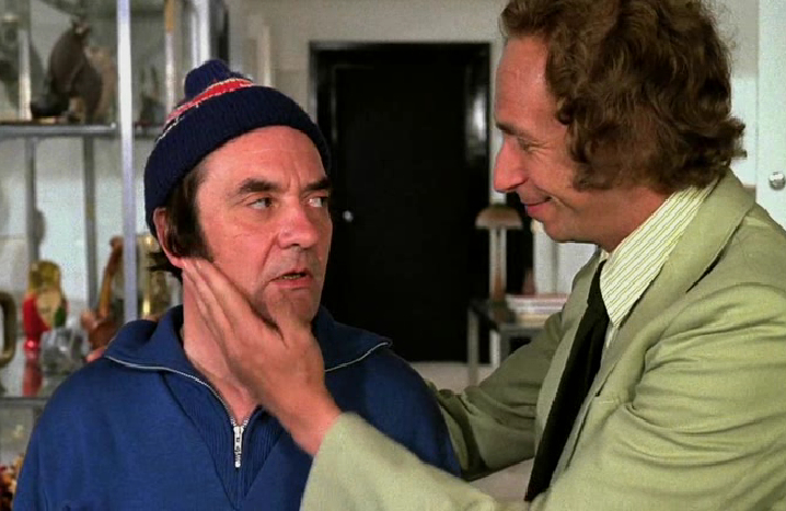 Высокий блондин в черном ботинке время от времени уделял повышенное внимание жене своего друга.