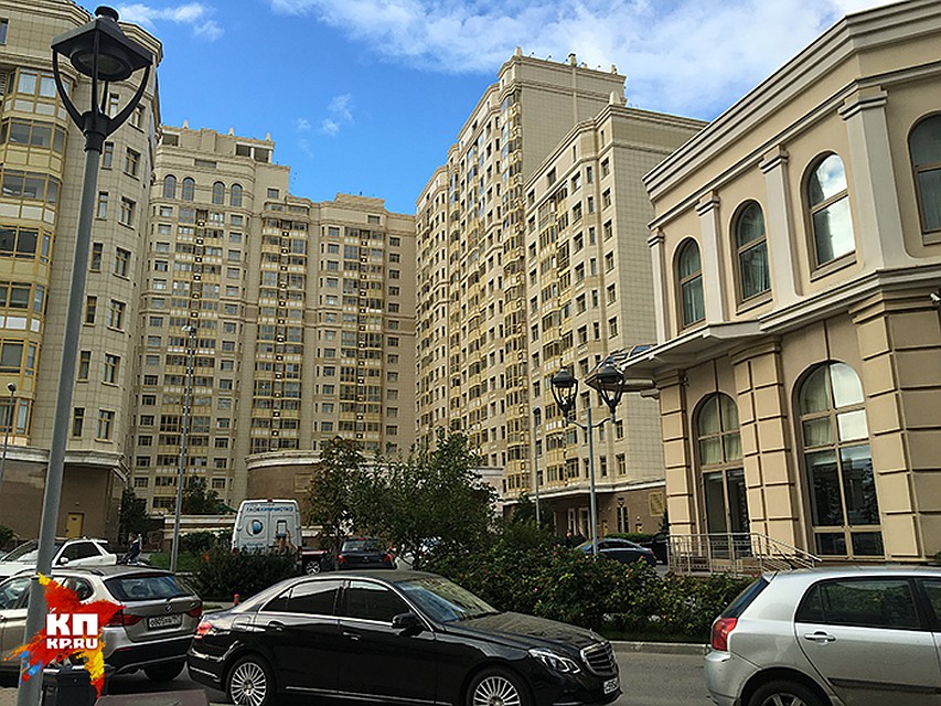 ЖК "Доминион" - это прямо у метро Университет Фото: Александр РОГОЗА