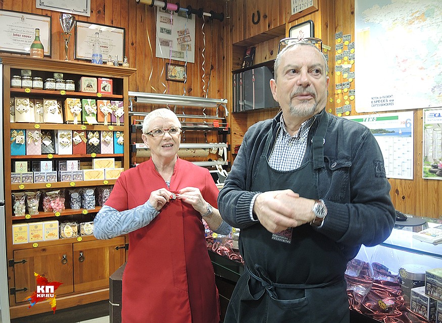 Мадам Аник и ее муж Марсель, хозяева магазина французских деликатесов в Кале, два года защищали свой магазин от вторжения арабских пришельцев Фото: Дарья АСЛАМОВА