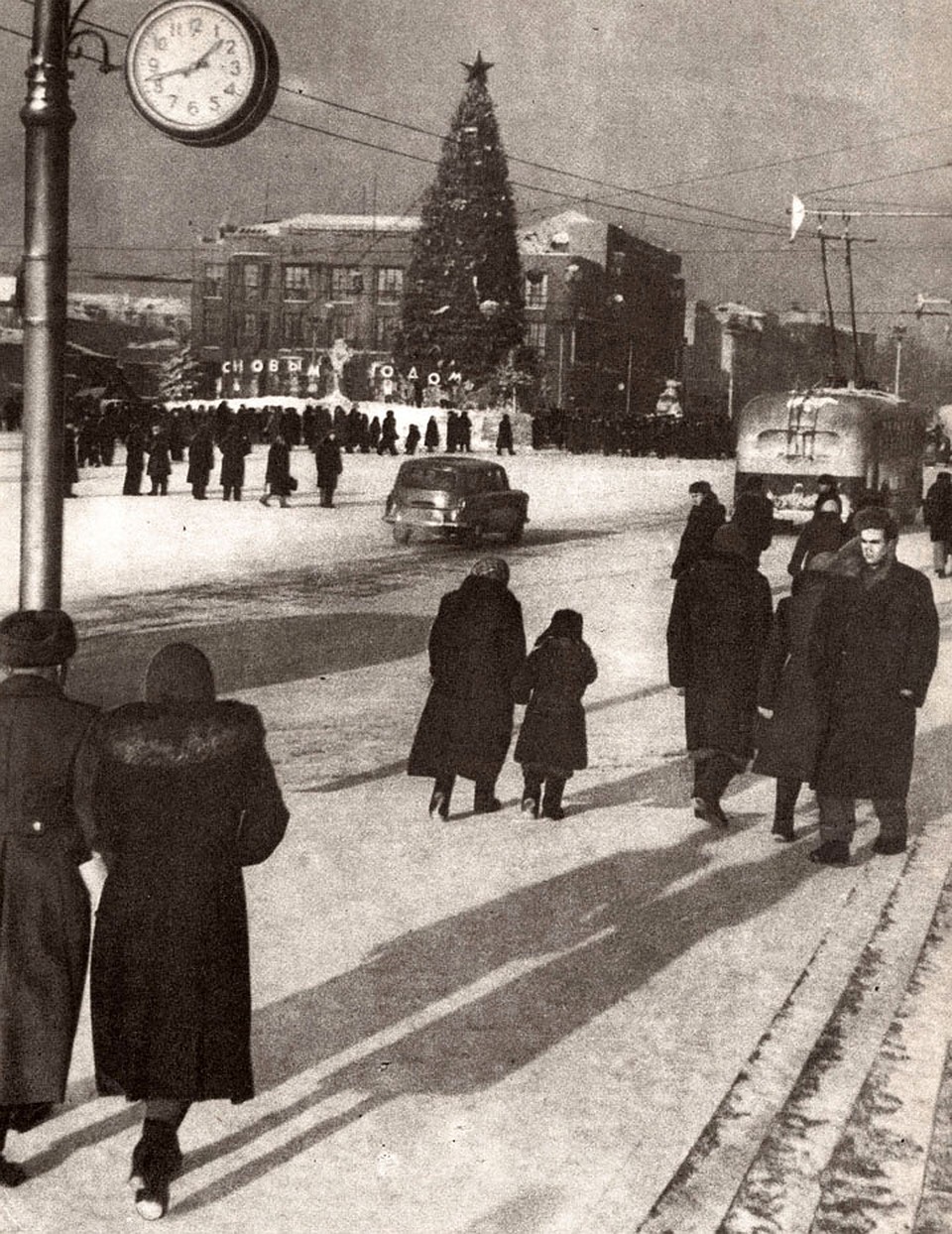 Новогодний Новосибирск конца 1950-х - начала 1960-х годов. Фото: из архива Музея города Новосибирска