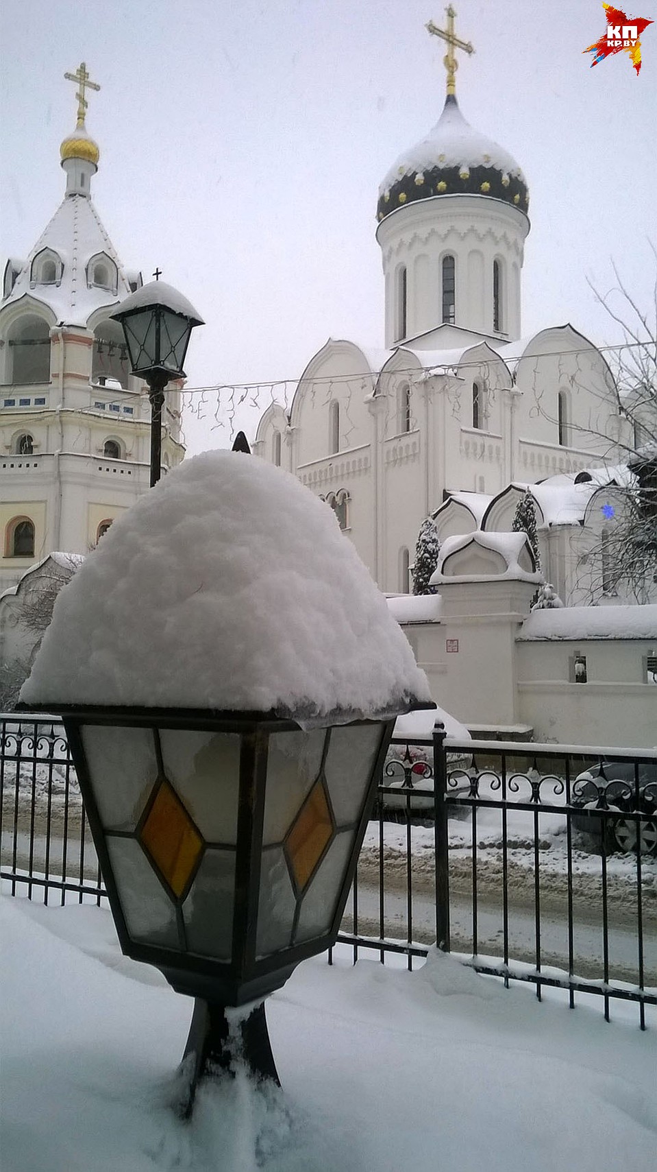 У фонаря появилась снежная шапка! Фото: Раиса ЮДИНА