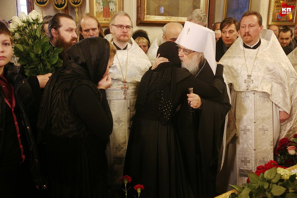 Поддержать близких артиста приехал Владыка Филарет Фото: Павел МАРТИНЧИК