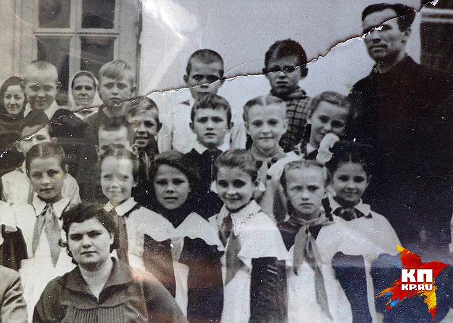 1958г Школа в Лермонтове. Семен Золотарев крайний справа. ФОТО из семейного архива Кузнецовых