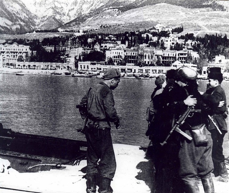 Партизаны в Ялте, 1944 год. Фото: infoglaz.ru