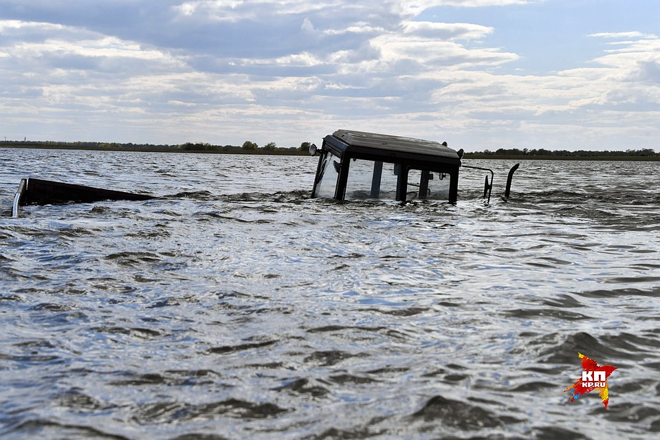 Большая вода полностью отрезала местных жителей от цивилизации Фото: Владимир ВЕЛЕНГУРИН
