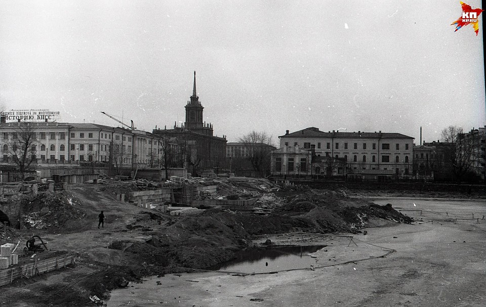 В 1963 году в Свердловске затеяли реконструкцию Плотинки. Для этого уровень воды в пруду пришлось понизить. Фото: из фондов Государственного архива Свердловской области