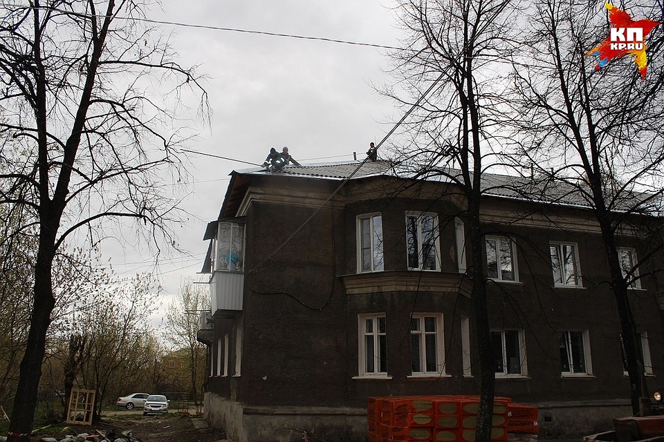 В Реже на чердаке этого дома рабочие нашли маленькую мумию Фото: Роман ЛЯЛИН