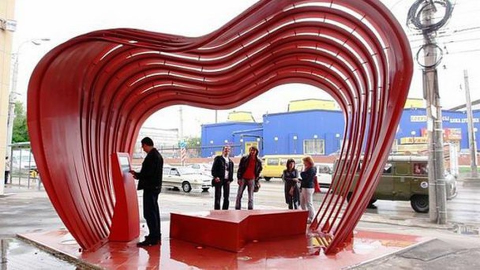 Остановка в виде сердца в Самаре.