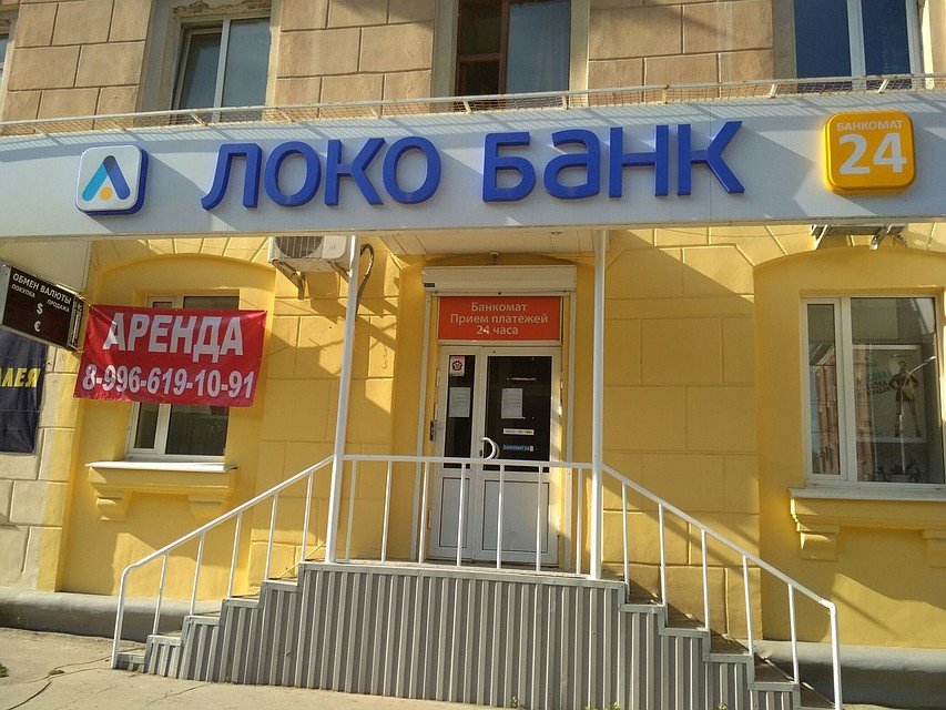Именно здесь все произошло вечером 12 числа. Вероятно, преступник после нападения забежал за угол здания, где его ждал сообщник на автомобиле Фото: из личного архива