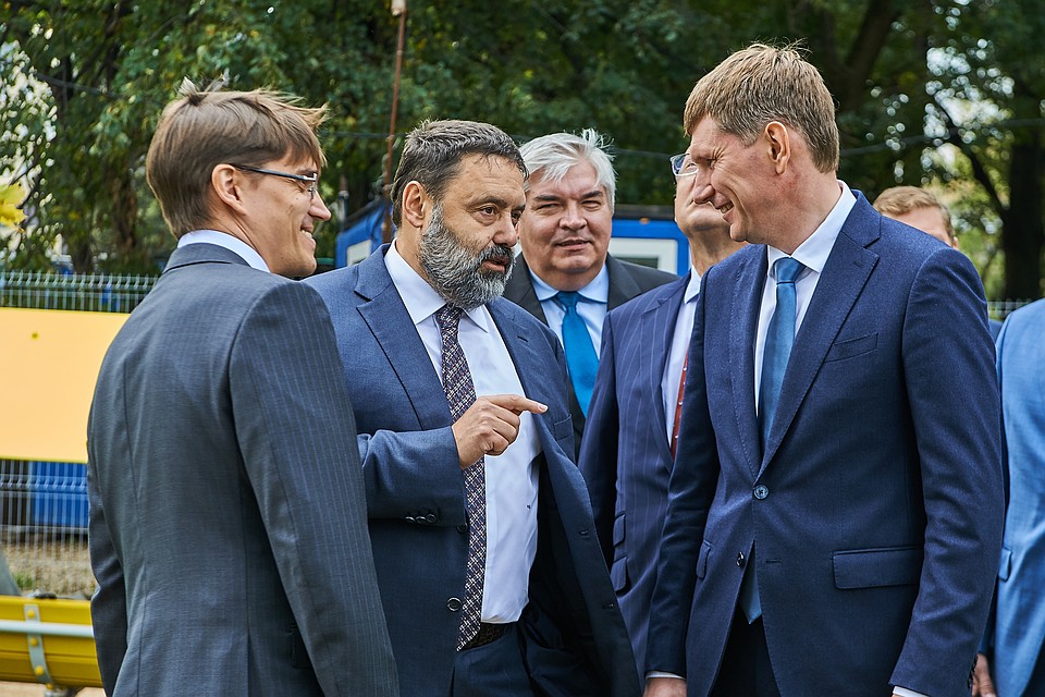 Президент ГК «КОРТРОС» В. Голубицкий уверен, что сложившееся взаимопонимание с руководством региона - хорошая основа для дальнейшего сотрудничества.