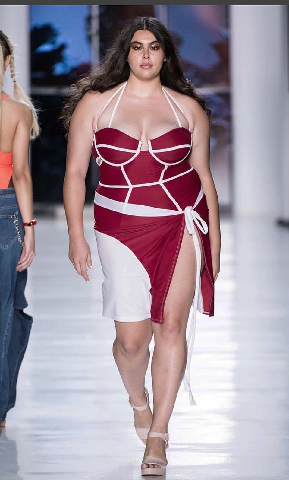 Во время показа Chromat. Фото с сайта бренда.