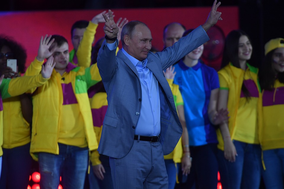 Владимир Путин на закрытии фестиваля. Фото: Виктор ГУСЕЙНОВ