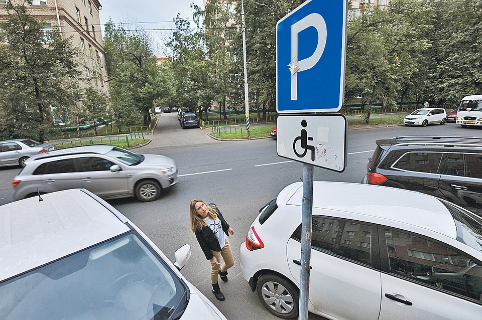 - Это что за буква «Рэ» с человечком на руле?.. Фото: Евгения ГУСЕВА