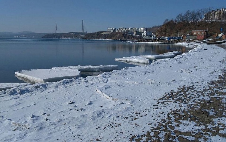 Днем на Патрокле ветром снесло льдины с побережья. Можно купаться! Фото предоставлено читателями