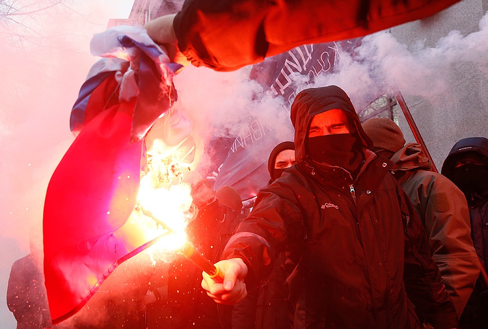 Полиция никого из нападавших не задержала Фото: REUTERS