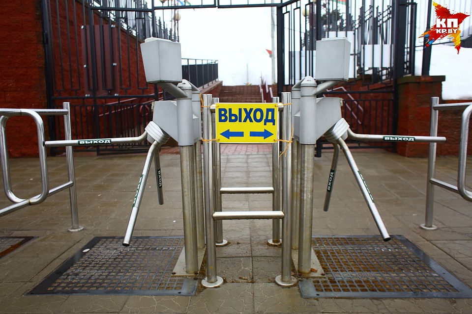 При входе всех посетителей предупреждают, что кормить животных своей едой категорически не рекомендуется. Фото: Святослав ЗОРКИЙ