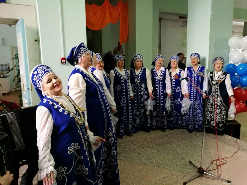 На многих участках выступали местные самодеятельные коллективы. Фото: Инна ШЕРЕМЕТЬЕВА
