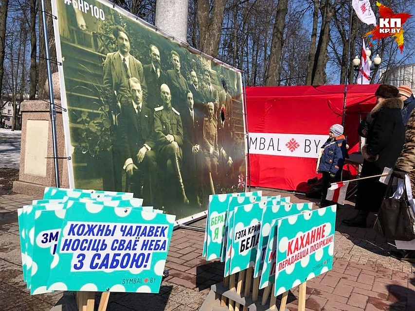 На праздник люди приходят целым семьями, с детьми. Фото: Дарья ПУТЕЙКО
