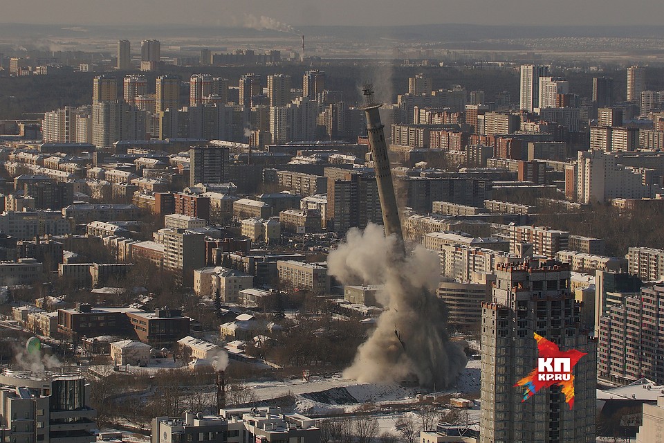 Так выглядел снос телебашни с смотровой площадки БЦ "Высоцкий" Фото: Алексей БУЛАТОВ