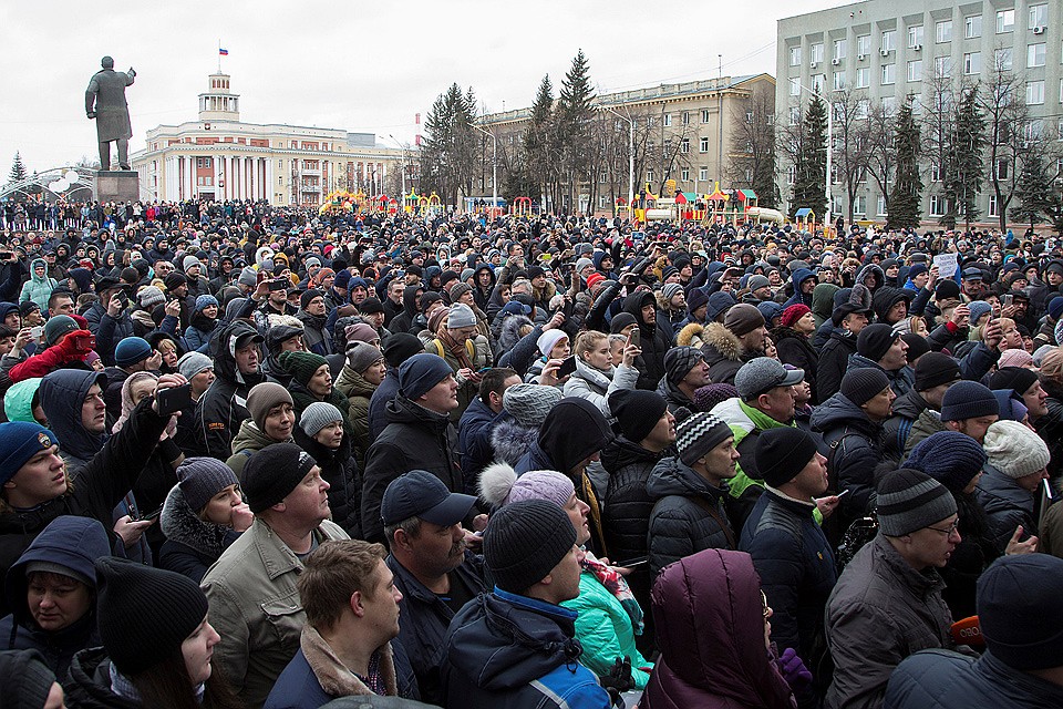 27 марта, митинг на площади Советов в центре города Кемерово. Фото: REUTERS