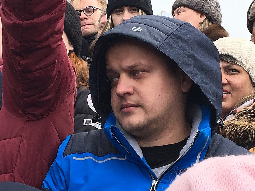 Перед кемеровской администрацией бушевал митинг Фото: Ульяна СКОЙБЕДА