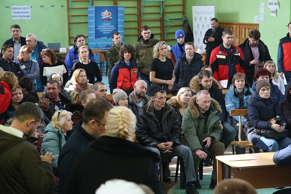 Родные погибших в ТРЦ «Зимняя вишня» в оперативном штабе Фото: Кирилл ЧАЩИН