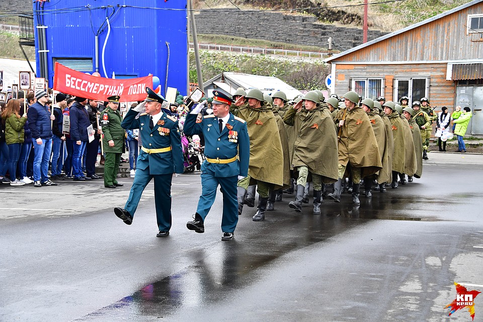 Парад в честь 9 мая на острове Итуруп Фото: Иван МАКЕЕВ