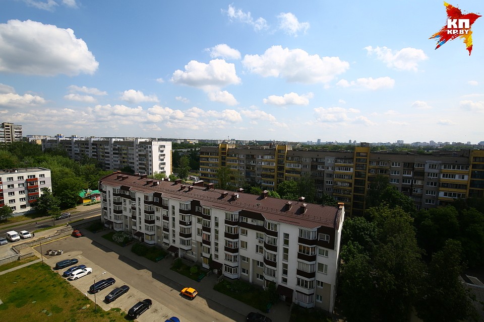 Из окон квартиры открывается прекрасный вид на город. Фото: Святослав ЗОРКИЙ