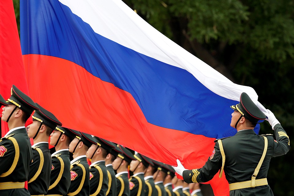 Во время церемонии встречи российского президента в Пекине у Дома народных собраний. Фото: REUTERS