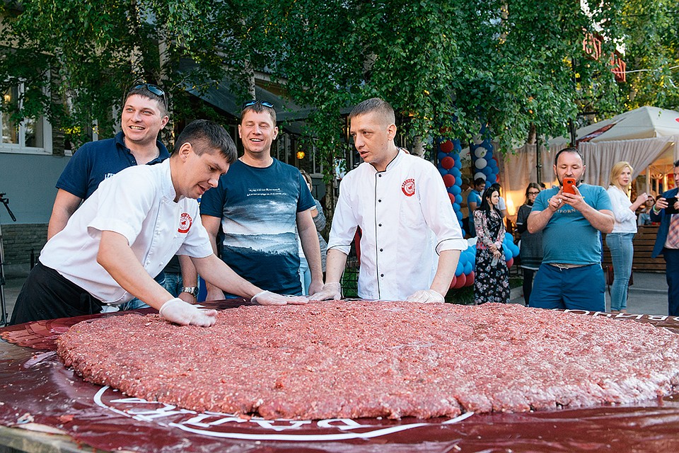 Пескавица была такой большой, что ее пришлось жарить частями Фото: Альберт ДЗЕНЬ