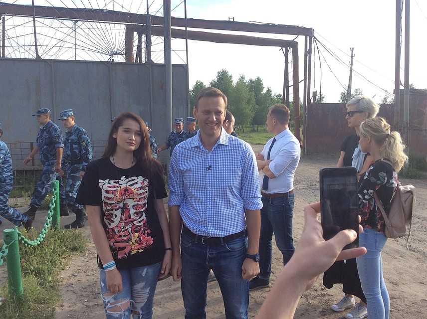 Алексей навальный приехал в Орловскую область, чтобы встретить брата из колонии. Фото: Сергей НОСОВ.