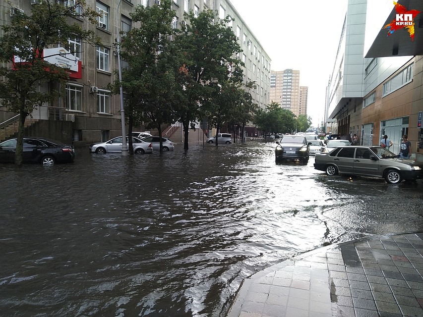 Краснодар после ливня Фото: Артём ГНАТЕНКО
