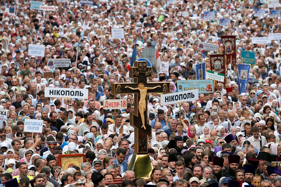 В центре украинской столицы прошел Крестный ход по случаю 1030-летия Крещения Руси Фото: REUTERS