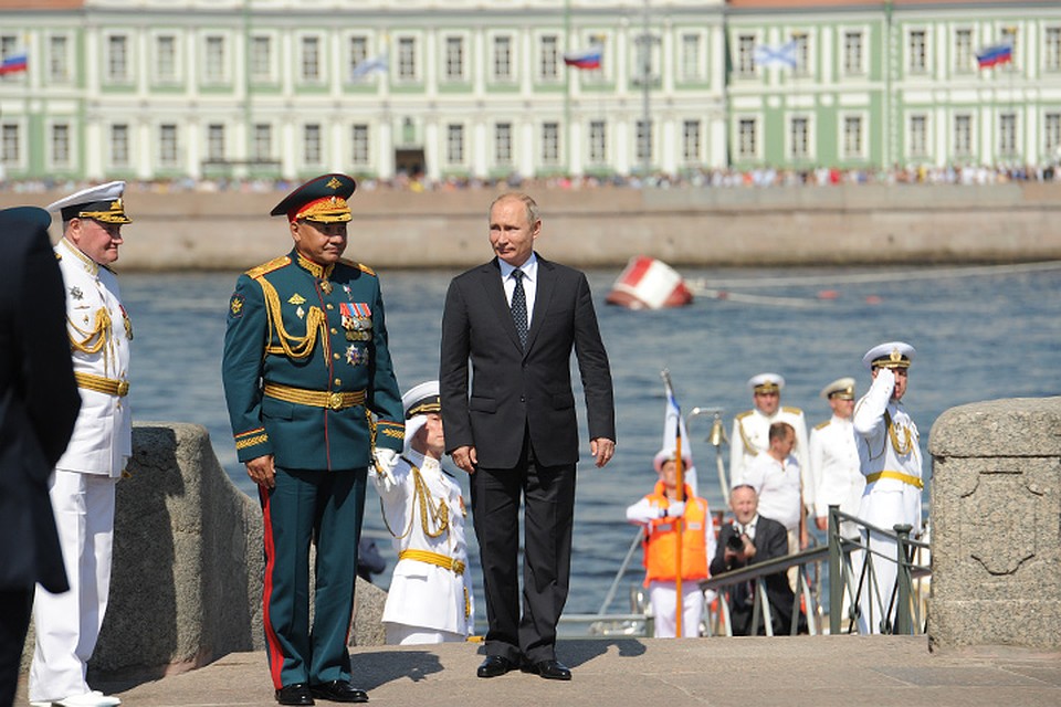 Главный военно-морской парад страны в Петербурге принимал лично президент Владимир Путин. Фото: Олег ЗОЛОТО