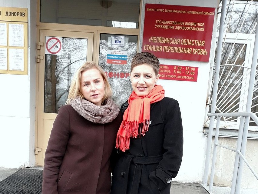 Сестры...