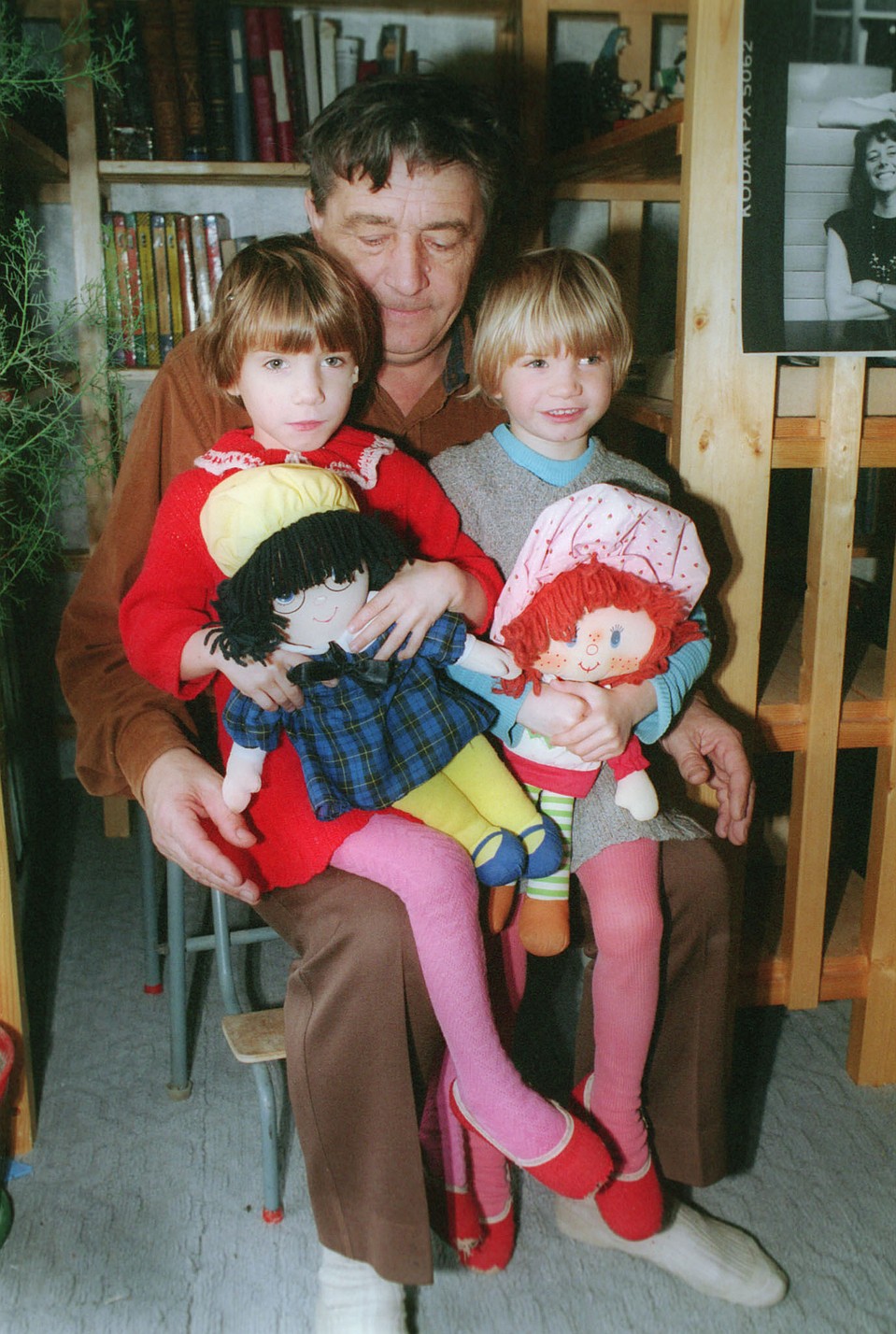 Со своими дочками Светой и Ирой в 1995-м. Фото Александра Яковлева /ИТАР-ТАСС/.