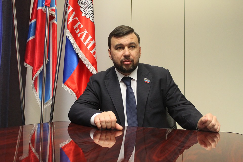 Денис Пушилин во время интервью Фото: Никита МАКАРЕНКОВ, Павел ХАНАРИН