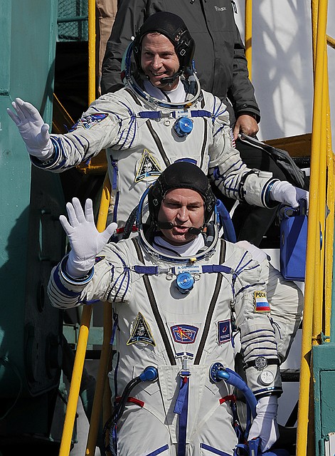 Космонавт Роскосмоса Алексей Овчинин и астронавта NASA Ник Хейг Фото: REUTERS