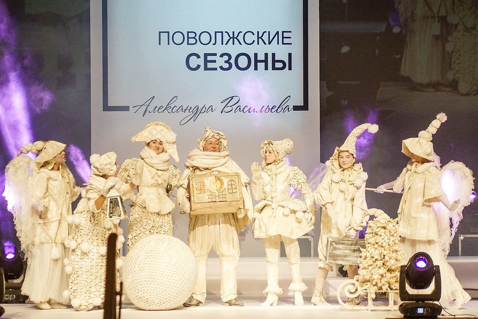 "Вязаное Рождество" - гран-при в категории "Театральные костюмы" Фото: Светлана МАКОВЕЕВА