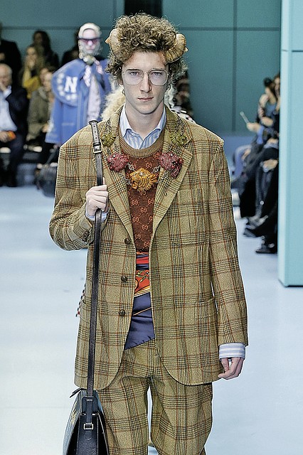 Рогатый аксессуар Gucci Фото: GLOBAL LOOK PRESS