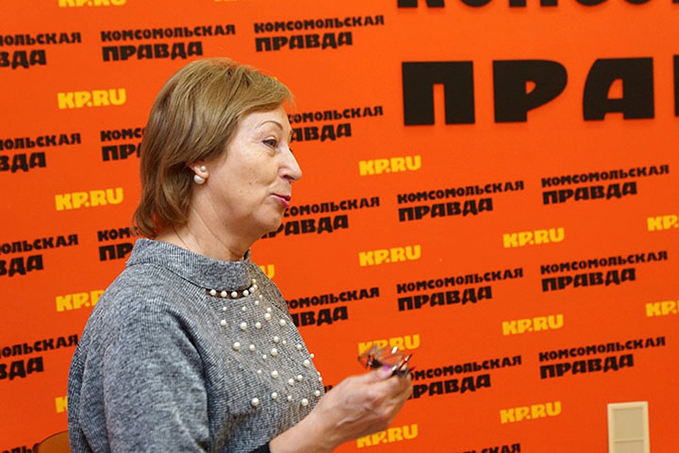 Татьяна Забалуева, председатель "комсомольского собрания", экс-секретарь Железнодорожного райкома ВЛКСМ Фото: Светлана МАКОВЕЕВА