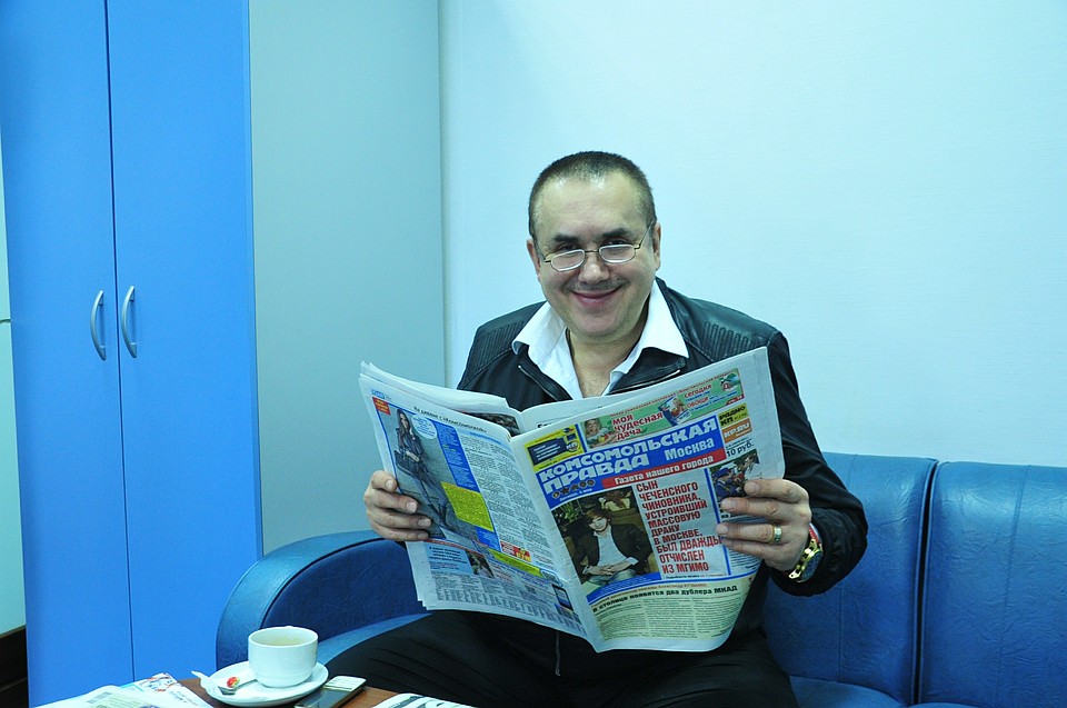 С любимой газетой Фото: GLOBAL LOOK PRESS