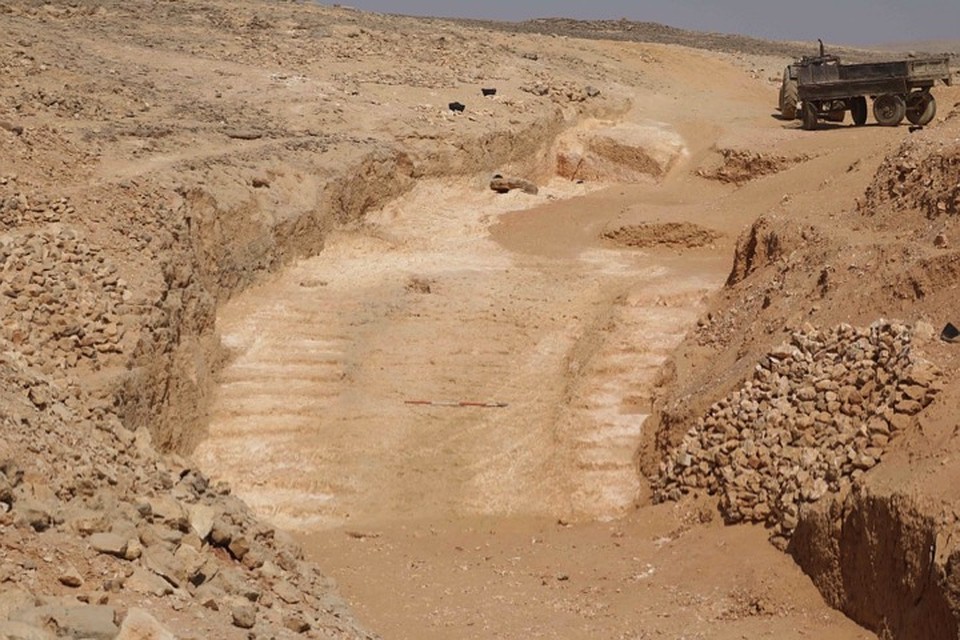 Руины обнаруженного пандуса, насыпанного 4500 лет назад.