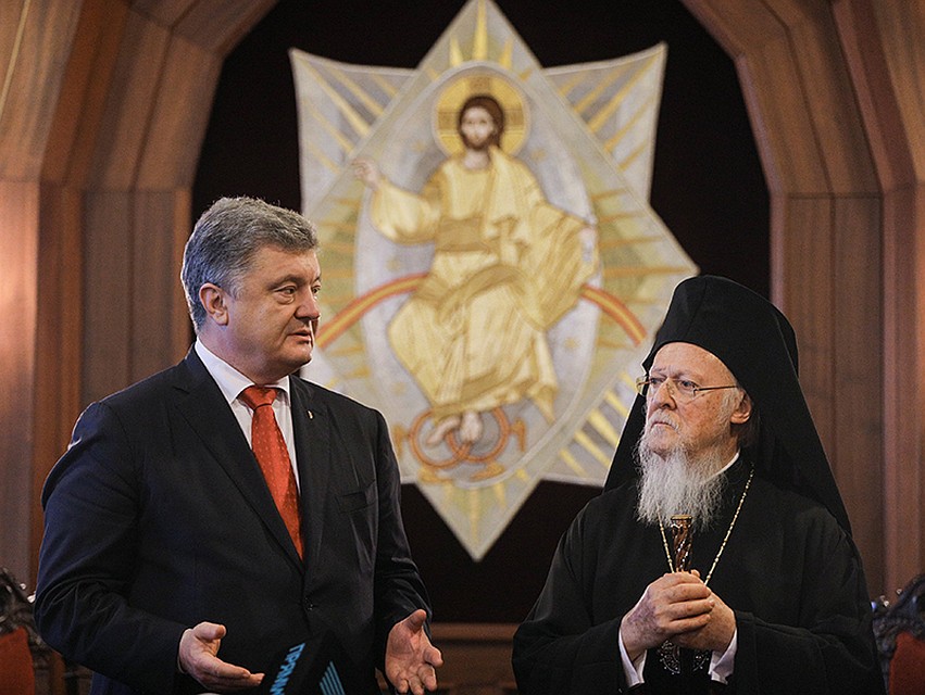 Порошенко надеялся получить максимум политической выгоды из церковного раскола, но пошло не так гладко, как он хотел Фото: REUTERS