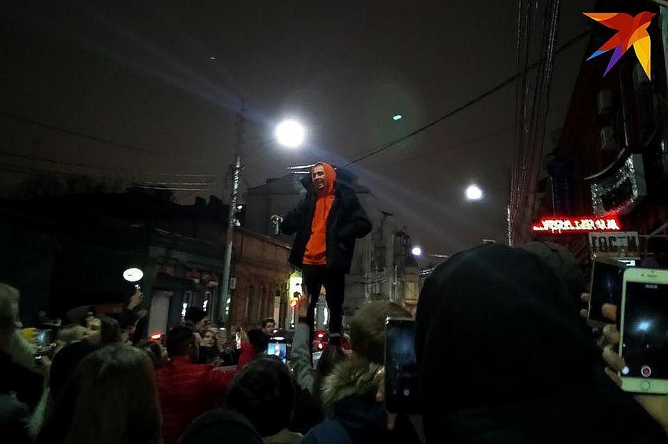 Уличное выступление Хаски в Краснодаре.