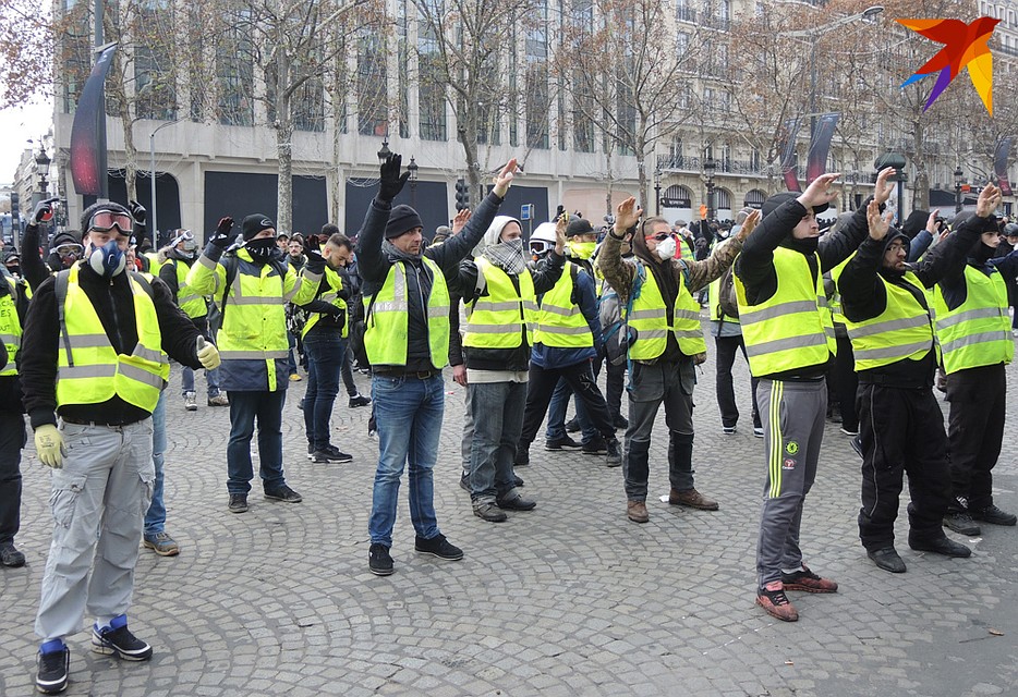 Участники движения "желтые жилеты" протестуют против повышения цен на бензин Фото: Дарья АСЛАМОВА