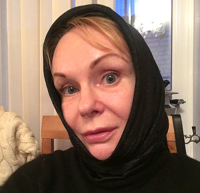 Актриса всерьез задумалась о завершении профессиональной деятельности и уходе в монастырь.