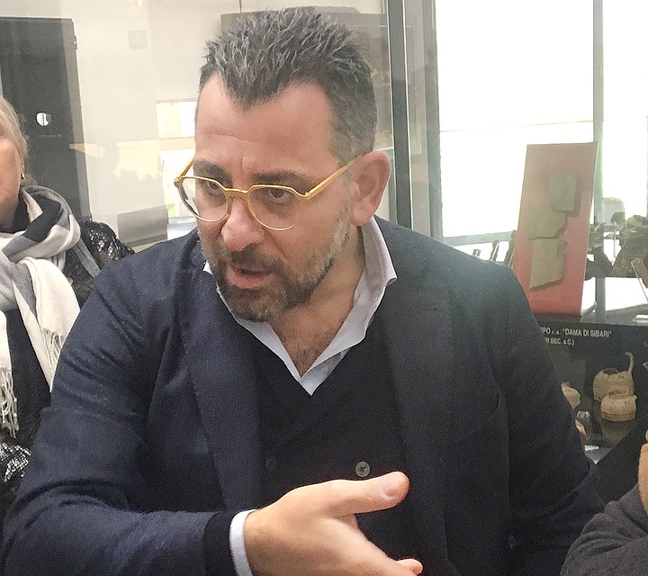 Адвокат Ленин Монтесанто, будущий вождь революции гурманов, даже жестикулирует почти так же, как его знаменитый тезка Фото: Галина САПОЖНИКОВА