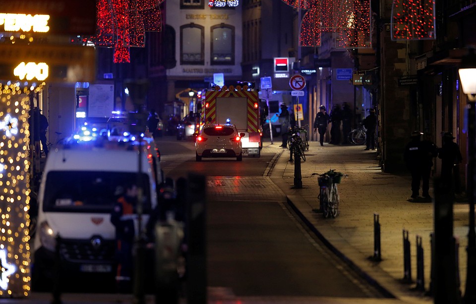 Стрелявший до сих пор не найден Фото: REUTERS